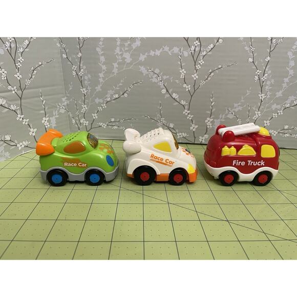 Vtech Go Go Smart Wheels Lot Of 3- Race Cars Fire Truck Working Sounds Lights - Picture 4 of 5